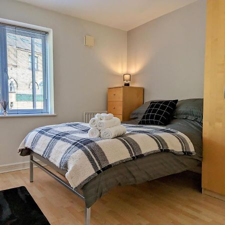 Quayside Apartment With Riverside Views & Parking Нюкасъл ъпон Тайн Екстериор снимка
